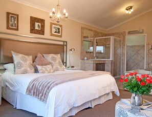 Free WiFi, bed sheets - Overmeer Guest House (Knysna)