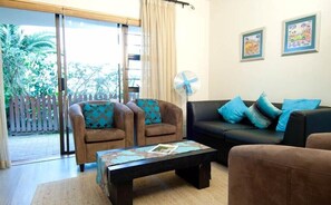 Living area - Overmeer Guest House (Knysna)