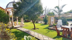 Basic-Doppelzimmer | 1 Schlafzimmer, hochwertige Bettwaren, Zimmersafe, Schreibtisch