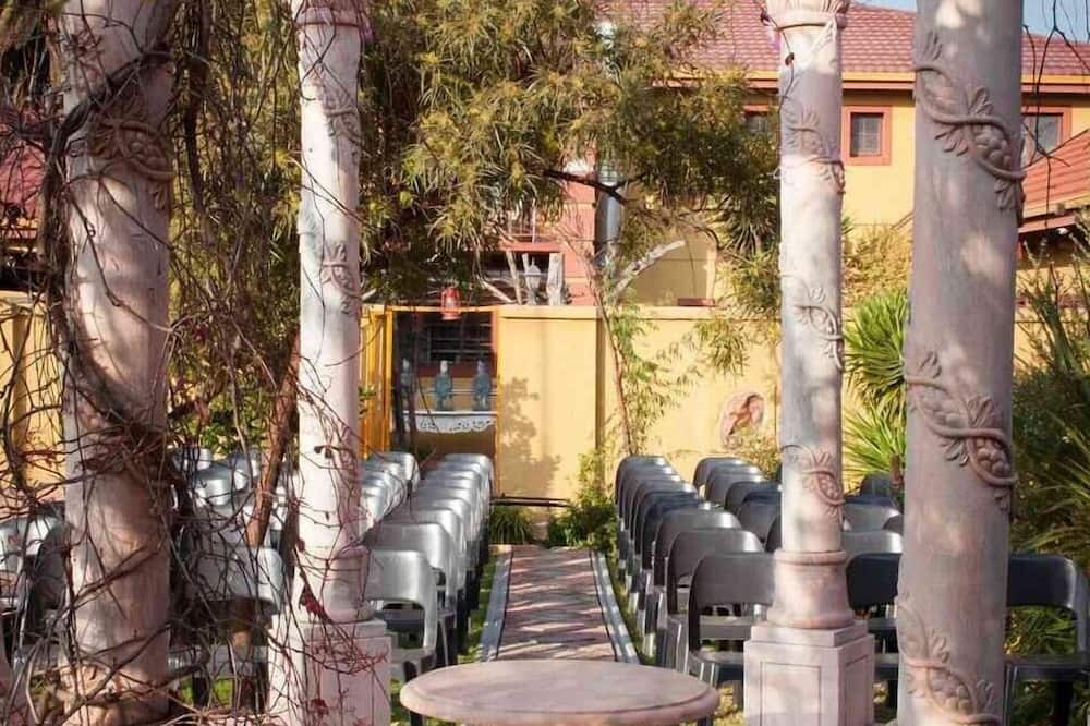 Acre of Africa Guest Venue