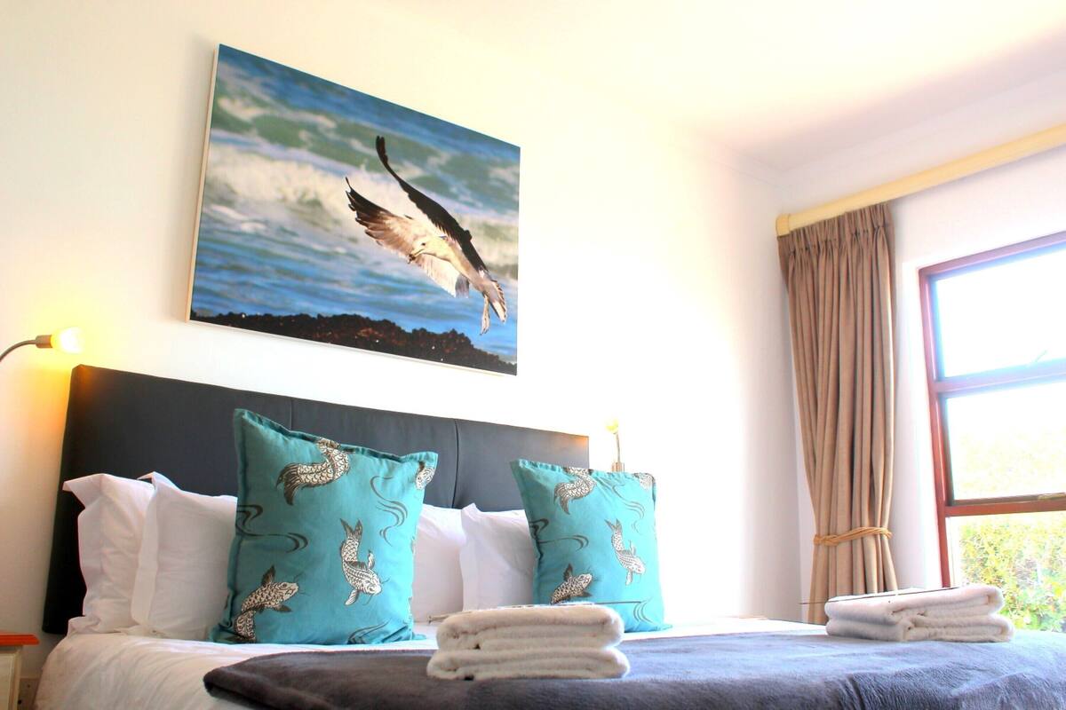 Blackout curtains, free WiFi, individually decorated