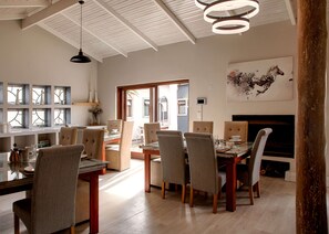 Kontinental frukost varje dag (NAD 175 per person)