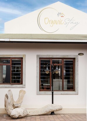 Courtyard - Organic Stay Guesthouse (Swakopmund)