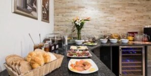 Petit déjeuner buffet compris tous les jours