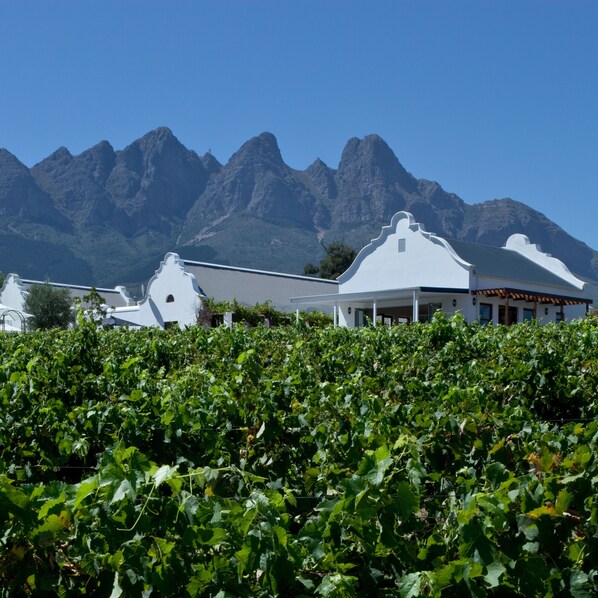 ด้านหน้าที่พัก