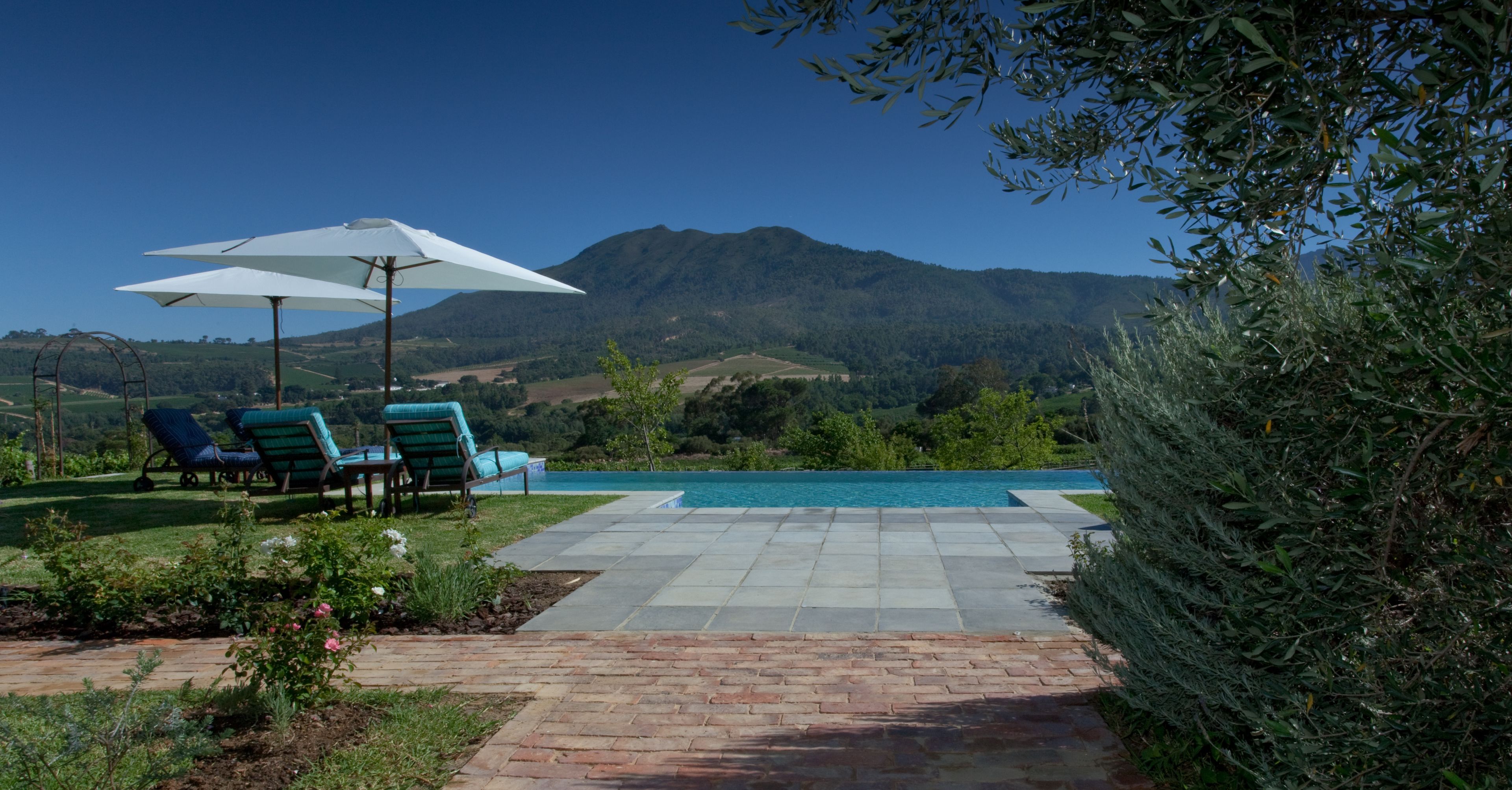Outdoor pool, an infinity pool