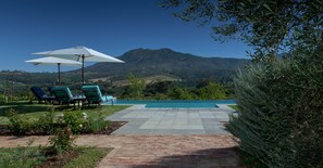 สระว่ายน้ำกลางแจ้ง, สระว่ายน้ำไร้ขอบ