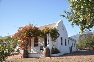 Family Cottage | Front of property