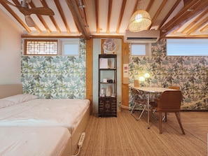 Family Room, 2 Double Beds, Courtyard View