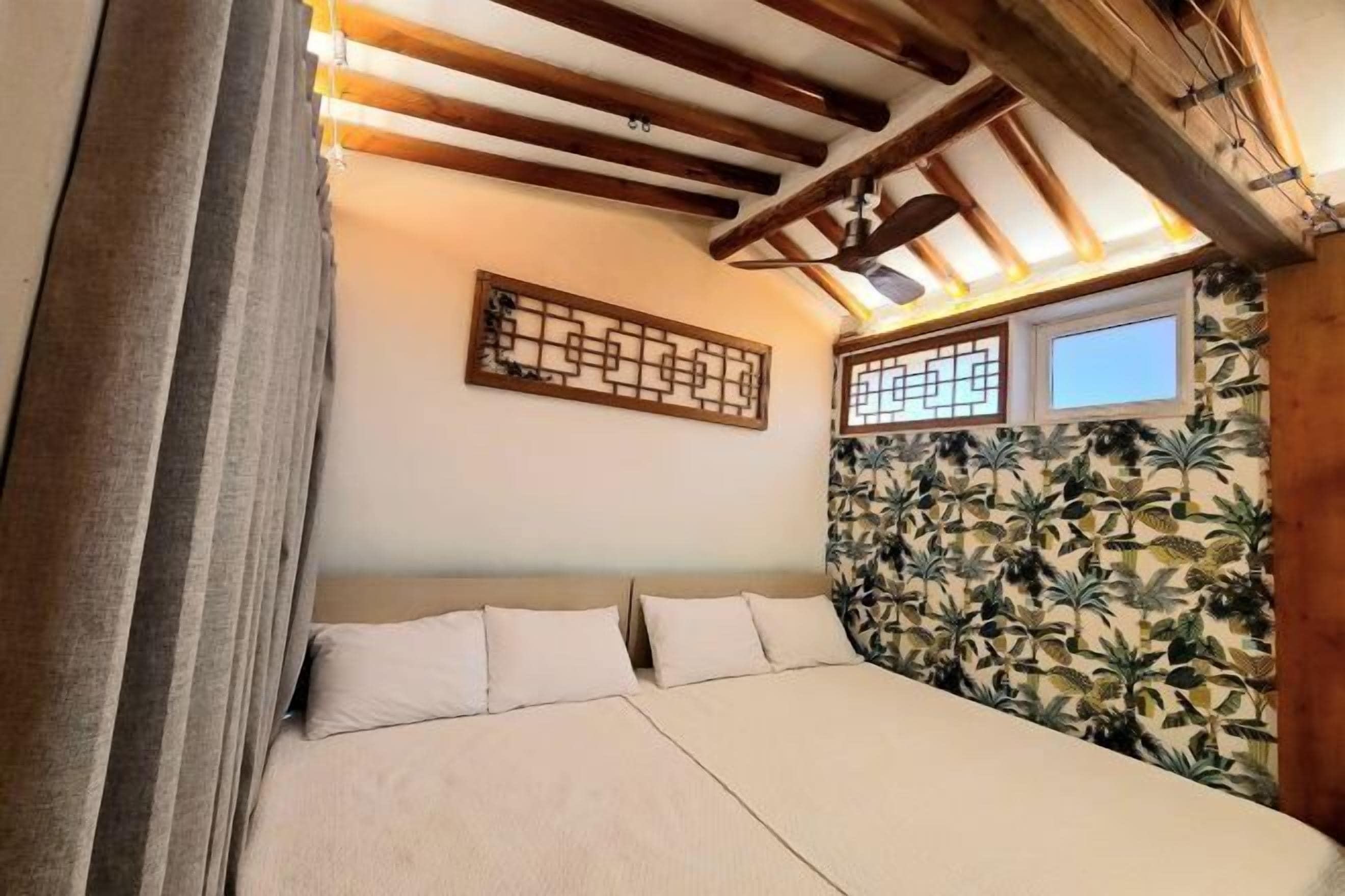 Premium bedding, iron/ironing board, free WiFi, bed sheets