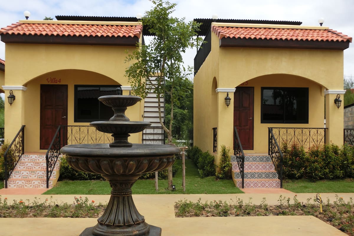 Villa clásica, 1 cama King size, vista a la colina, en el área del jardín | Minibar, escritorio, camas extra y wifi gratis