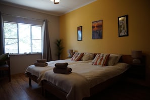 Premium bedding, in-room safe, desk, free WiFi