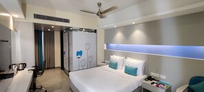 Habitación doble superior, 1 habitación | Minibar, caja fuerte, escritorio y sistema de insonorización