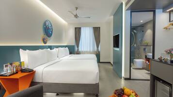 Deluxe Double Room, 1 Bedroom | Minibar, in-room safe, desk, soundproofing