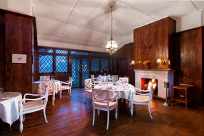 Food court - Scottish Planter Glendevon Bungalow (Walapane)