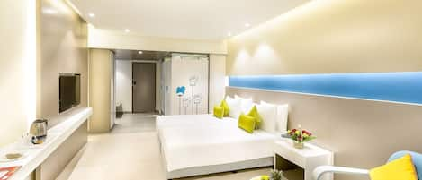 Deluxe Double or Twin Room, 1 Bedroom | Minibar, in-room safe, desk, soundproofing