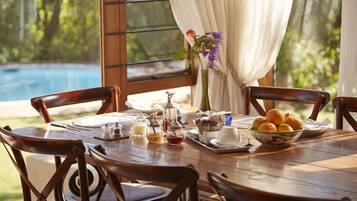 Free daily full breakfast