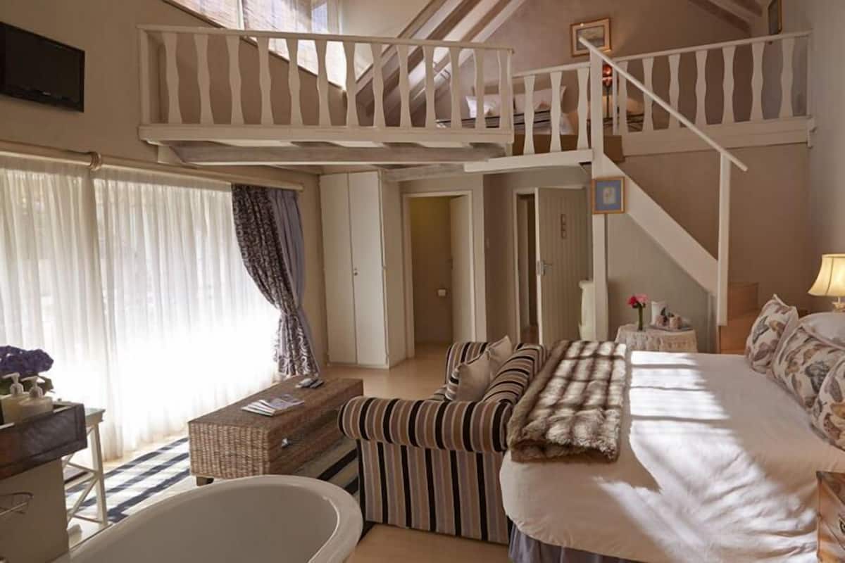 Archeda Suite (DOUBLE SUITE) (2) | Living area