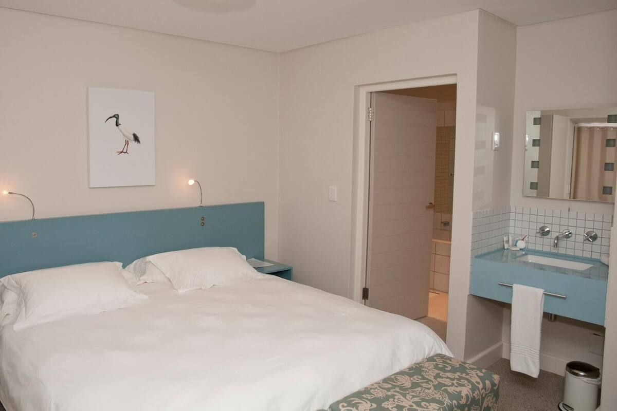 TH42 (24) | Premium bedding, down duvets, in-room safe, free WiFi