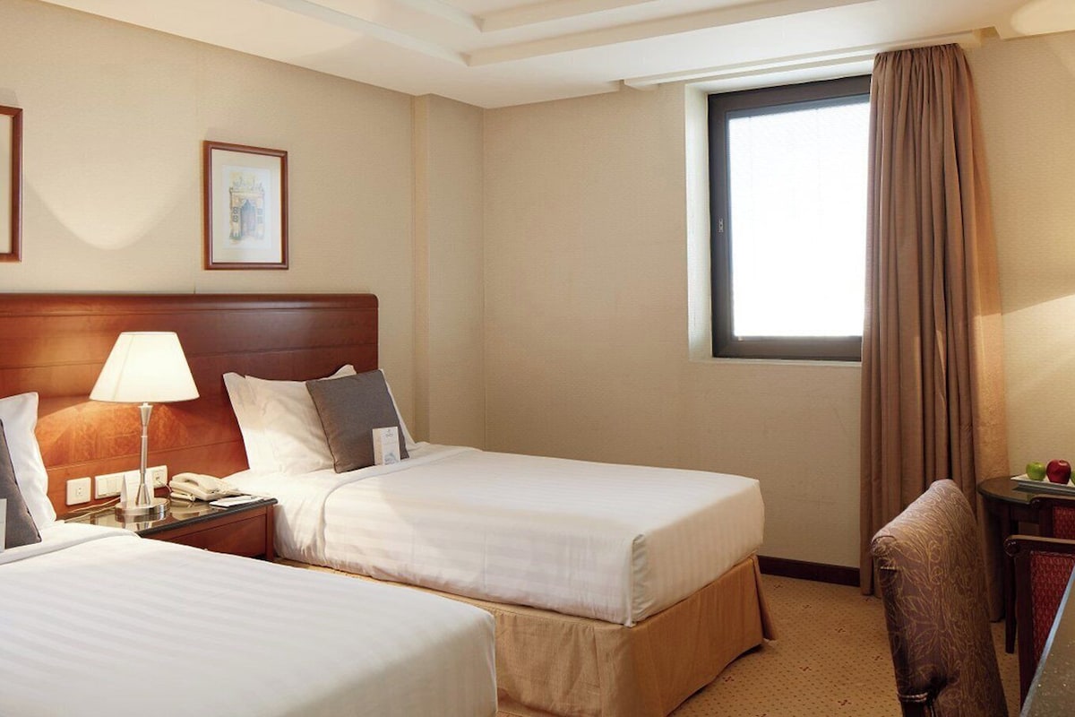 Egyptian cotton sheets, premium bedding, down duvets, pillow-top beds