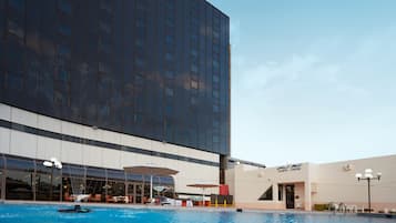 Kolam renang terbuka