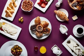 Déjeuner, dîner et souper servis sur place