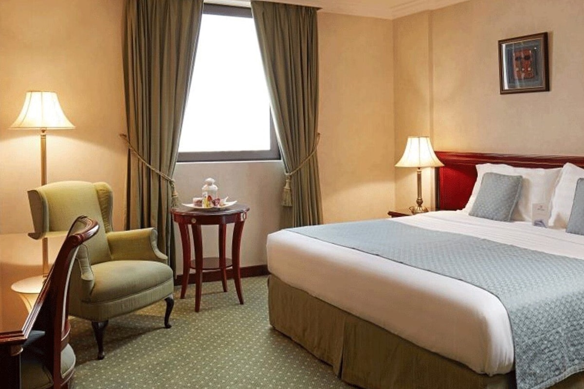Standard Room, 1 King Bed, Accessible | Egyptian cotton sheets, premium bedding, down duvets, pillow-top beds