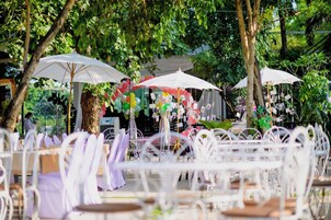 Lunch, dinner served; international cuisine, garden views 