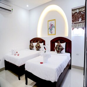 Habitación Deluxe, no fumadores, vistas a la ciudad | Minibar, caja fuerte, sistema de insonorización y wifi gratis