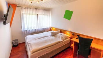 Bộ đồ giường cao cấp, minibar, két bảo mật tại phòng, bàn