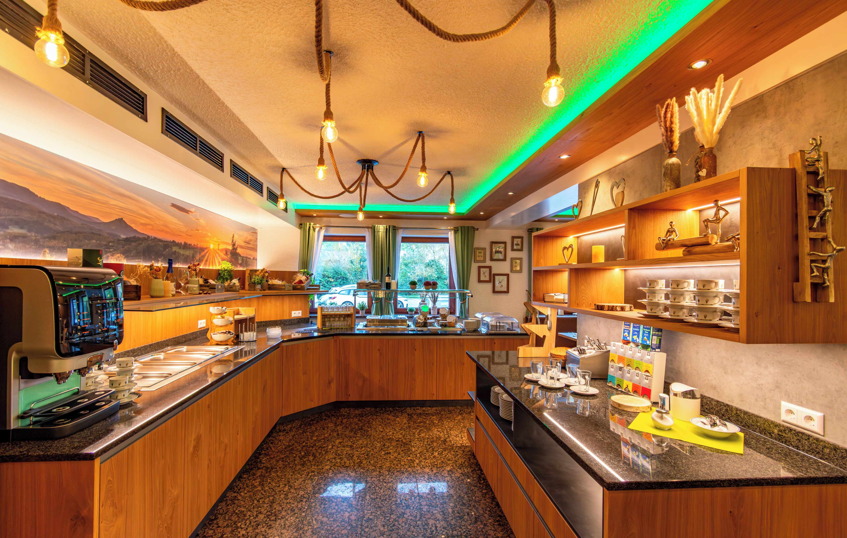 Tägliches Frühstücksbuffet (9 EUR pro Person)