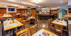 2 restaurants, breakfast, lunch, dinner served; Regional cuisine