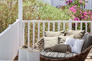 高級寢具、特厚豪華床墊、房內夾萬、獨特設計