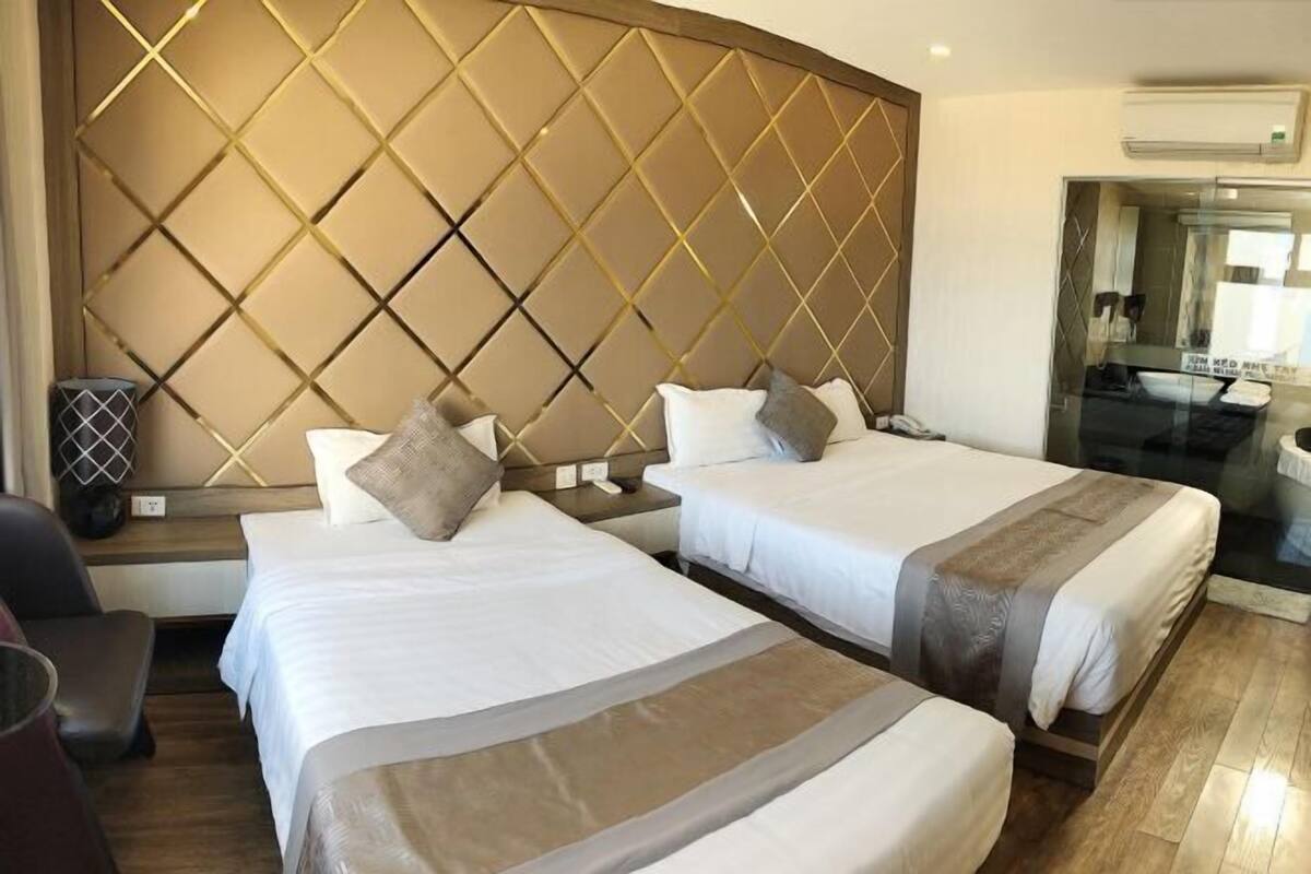 Minibar, in-room safe, soundproofing, WiFi (free)
