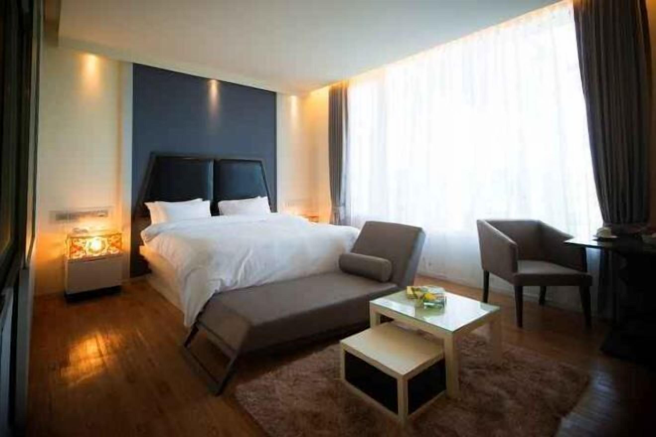 Minibar, in-room safe, desk, soundproofing