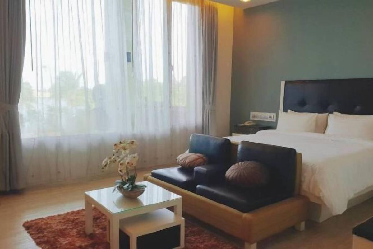 Minibar, in-room safe, desk, soundproofing