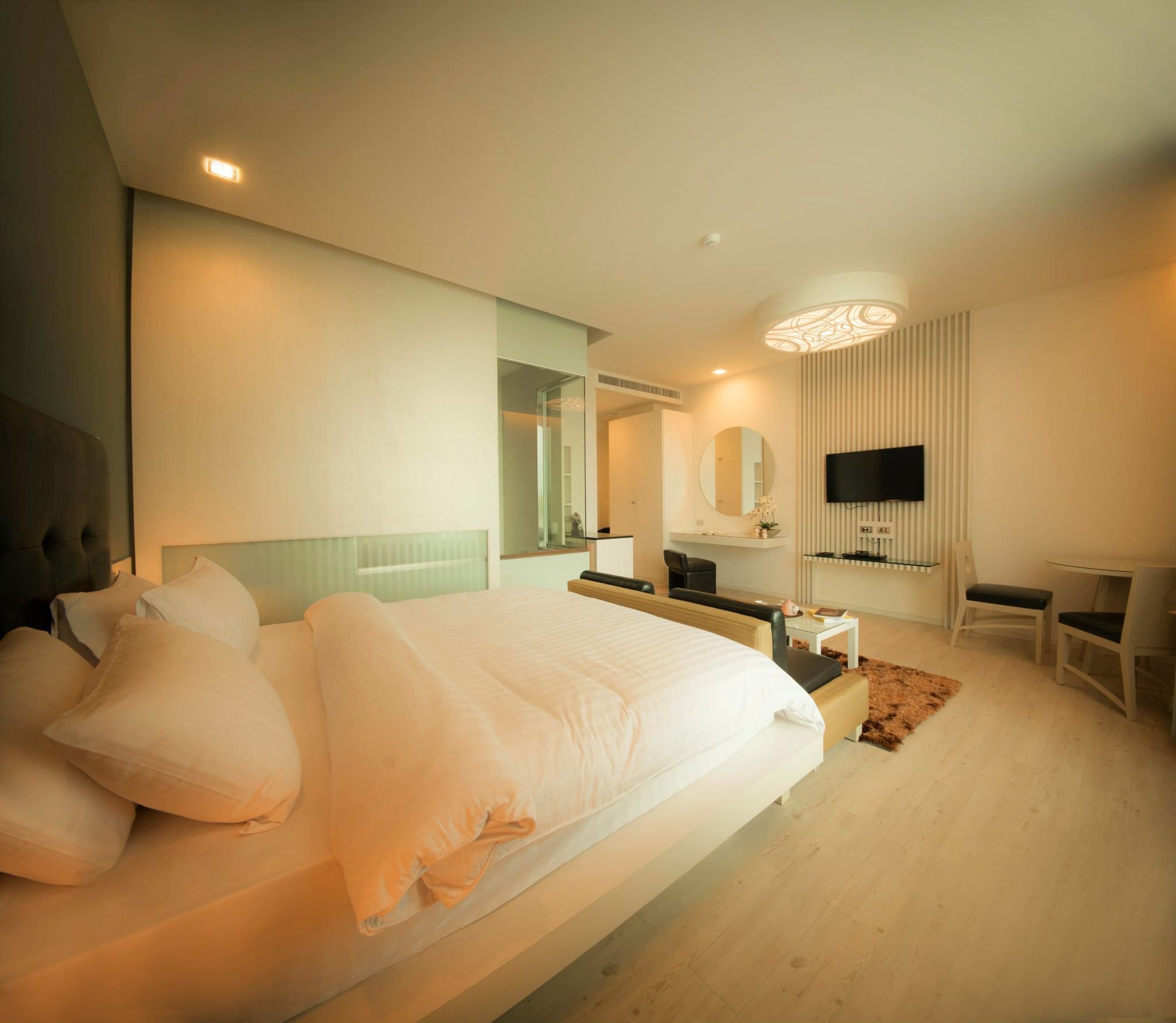 Standard Room | Minibar, in-room safe, desk, soundproofing