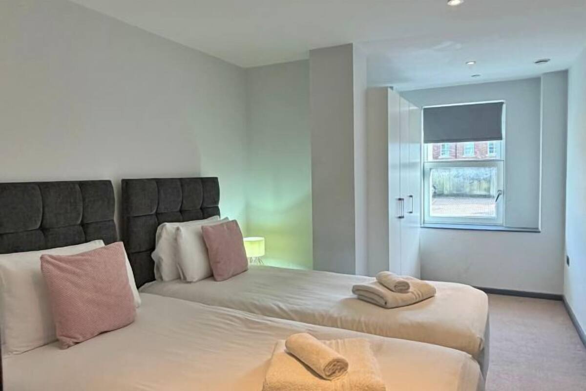 1 bedroom, in-room safe, laptop workspace, iron/ironing board