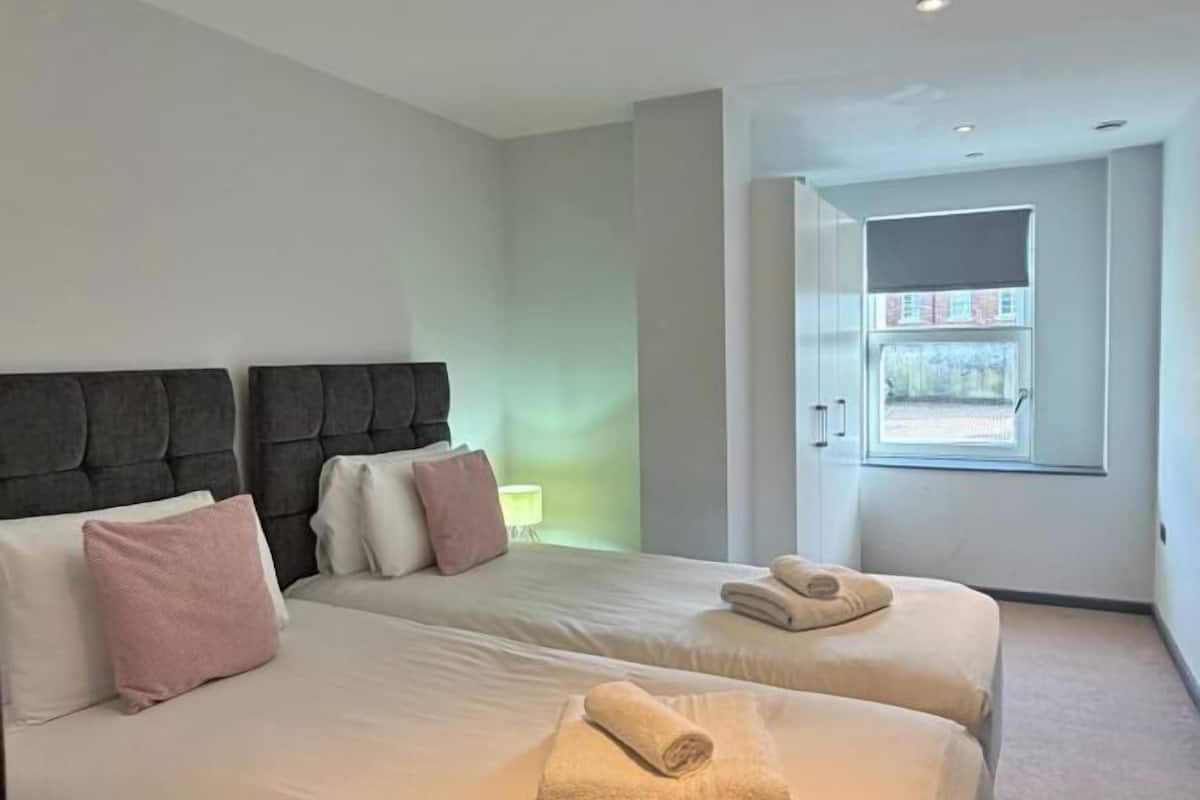 1 bedroom, in-room safe, laptop workspace, iron/ironing board