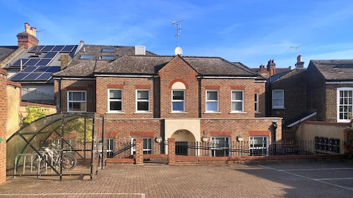 Richmond Ibis House Apartments by Viridian Apartments