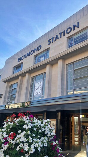 Exterior - Richmond Ibis House Apartments by Viridian Apartments (Richmond)