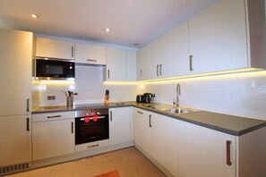 Apartment | Private kitchen | Full-size fridge, microwave, coffee/tea maker, electric kettle - Richmond Ibis House Apartments by Viridian Apartments (Richmond)