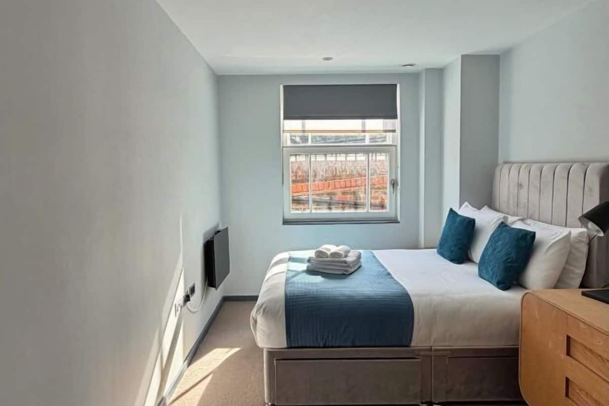 1 bedroom, in-room safe, laptop workspace, iron/ironing board