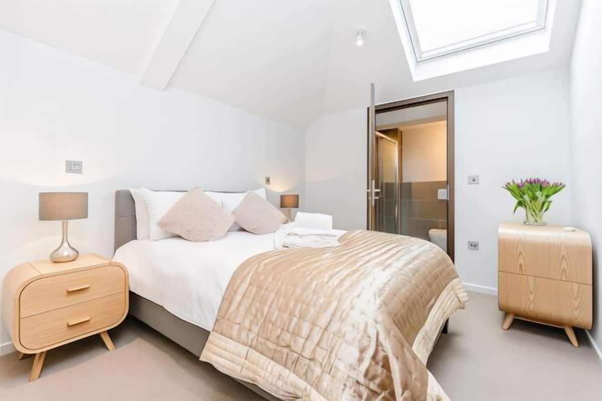 1 bedroom, in-room safe, individually decorated, individually furnished