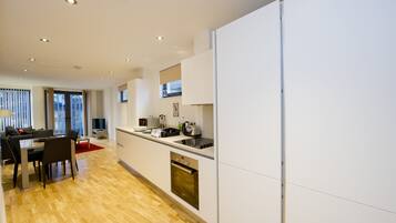 Apartment, 2 Bedrooms (Up to 5) | Private kitchen | Fridge, microwave, stovetop, dishwasher