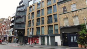 A multi-story building with a mix of modern and traditional architecture, featuring a prominent sign for 'The Lowry Building'. - London Bridge – Tooley St by Viridian Apartments (London)