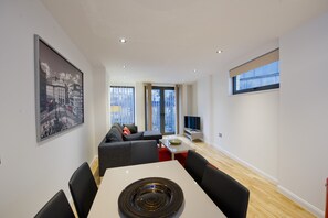 Interior detail - London Bridge – Tooley St by Viridian Apartments (London)