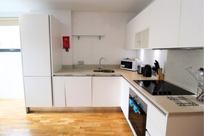 Fridge, microwave, stovetop, dishwasher
