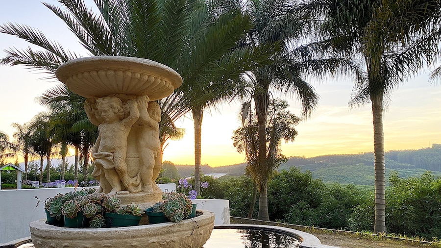 Sherwood's Country House