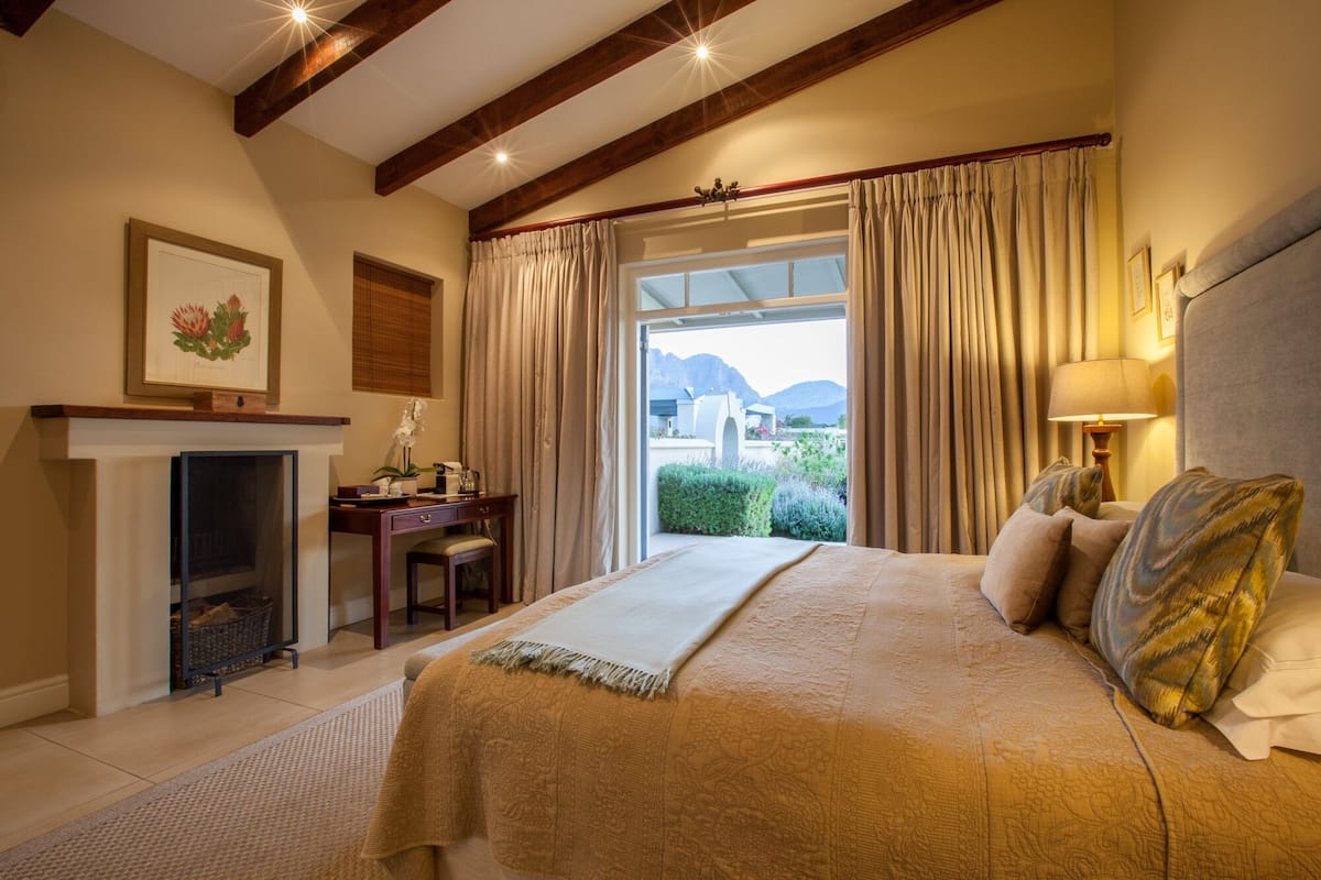 Deluxe Room, Poolside